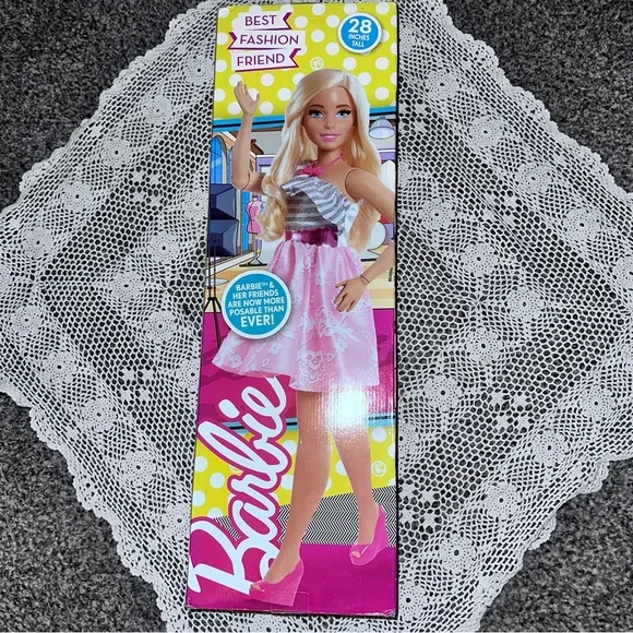 NOS NRFB MIB (C) 2018 28” Barbie Best Fashion Friend w/New Curvy Body - Blonde - Picture 6 of 13